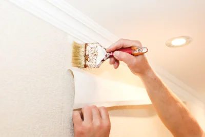 Pose de papier peint à Taller — revêtements muraux et toiles de verre